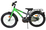 Kinderfahrrad in Grün mit stabilen Reifen und Gepäckträger