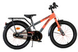 Fahrrad mit orange-schwarzem Rahmen und breiten Reifen für Kinder