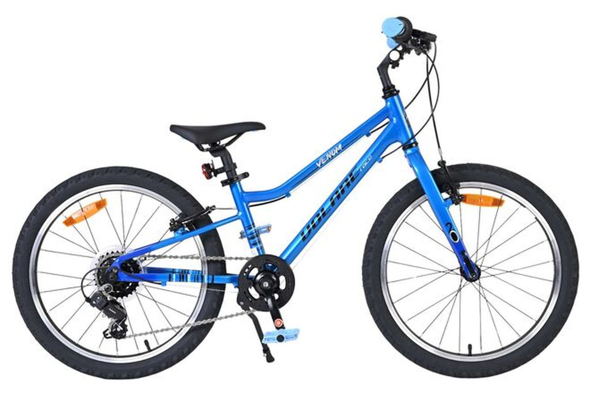 Blaues Kinderfahrrad mit 20-Zoll-Rädern und mehreren Gängen