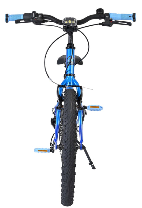Blaues Mountainbike mit breiten Reifen und sportlichem Lenkerdesign