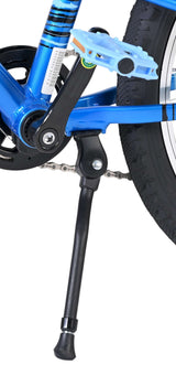 Blaue Fahrradpedale und Seitenständer an einem Fahrradrahmen