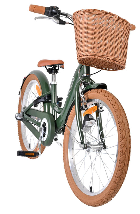 Dunkelgrünes Kinderfahrrad mit Korb und braunen Reifen und Sattel