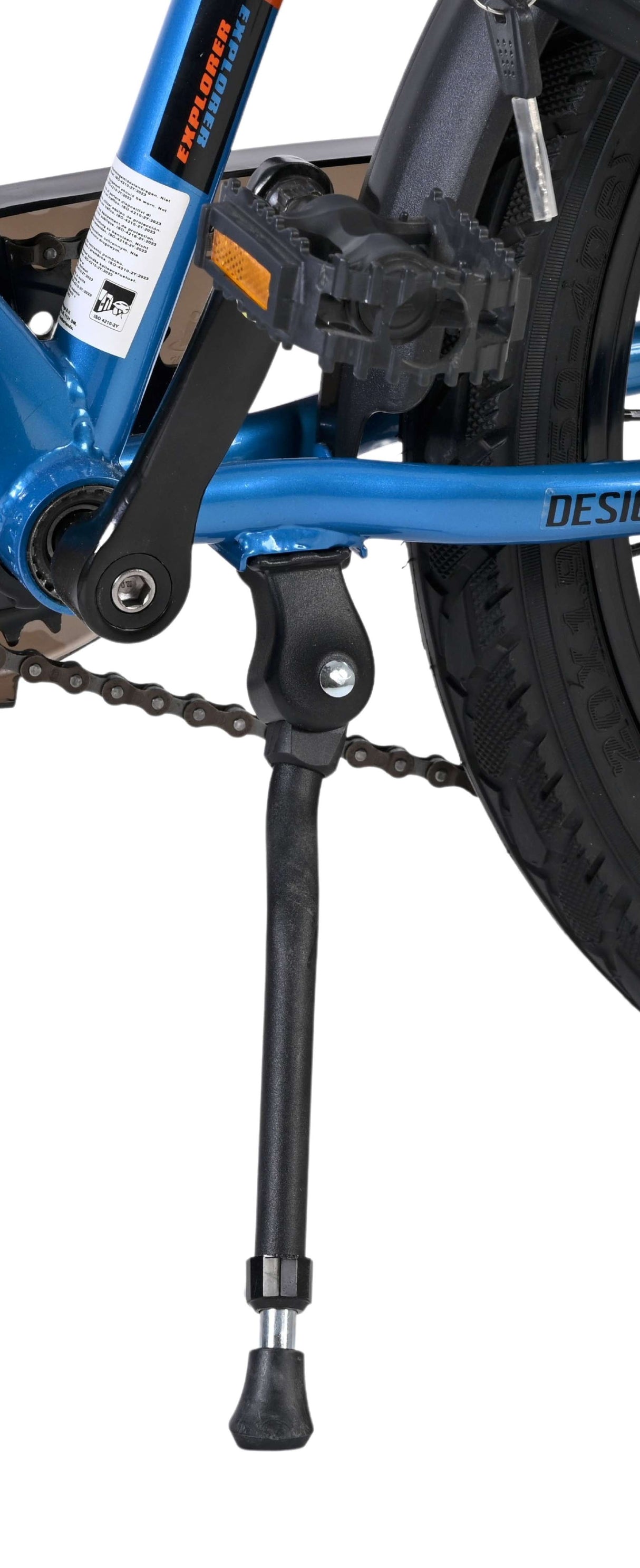 Fahrradständer aus Metall, schwarz, an blauer Fahrradrahmen montiert