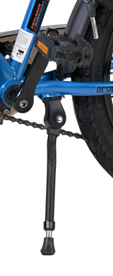 Fahrradständer aus Metall, schwarz, an blauer Fahrradrahmen montiert