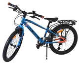 Blaues Mountainbike mit Gepäckträger und orangefarbenen Akzenten