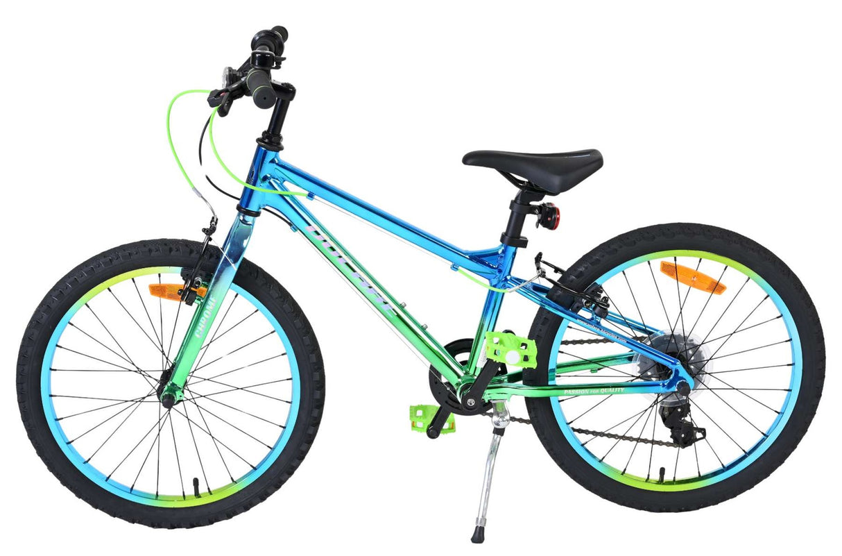 Buntes Kinderfahrrad in Blau und Grün mit stabilen Reifen
