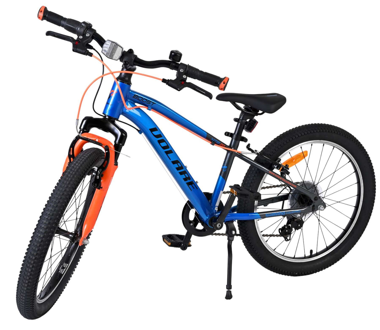 Blaues Mountainbike mit orangefarbenen Akzenten und robusten Reifen