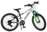 Jugendfahrrad mit silberner und grüner Farbgestaltung, 20-Zoll-Rädern und Gangschaltung