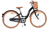 Schwarzes Damenfahrrad mit Korb und braunen Reifen