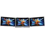 Frontale Perspektive des Blackview Dual-Screen Extenders. Das Notebook-Display wird von zwei identischen Full HD IPS Bildschirmen umgeben, was eine nahtlose, breite Arbeitsfläche schafft.