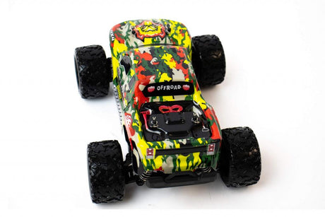 RÃ¼ckansicht des BlijÂ´r Beast Rc Monstertruck in gelb-rot