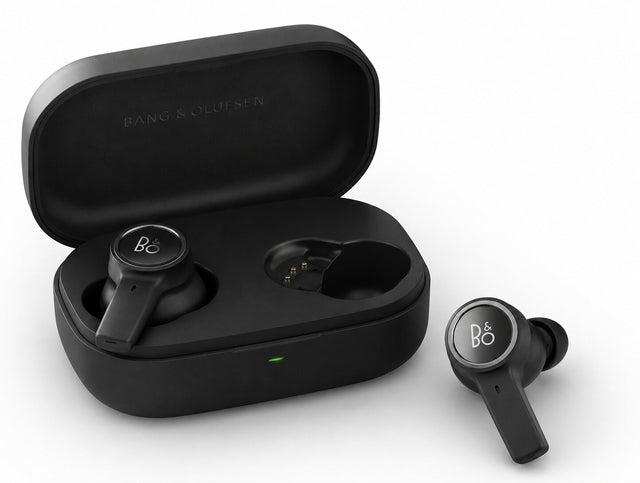 Bang&amp;Olufsen EX In Ear Kopfhörer mit geöffneter Ladeschale