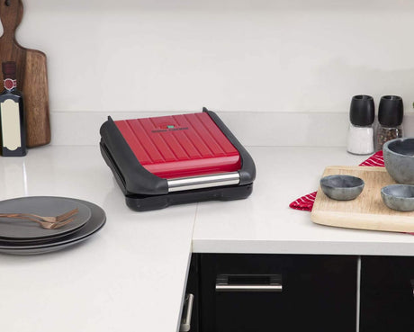 George Foreman Kontaktgrill in der Küche mit geschlossenem Deckel