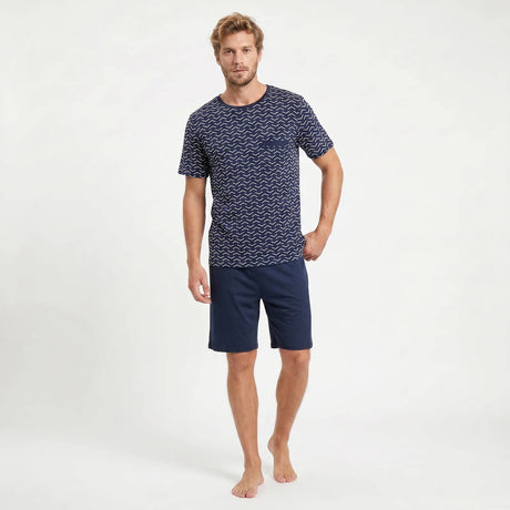 GIANVGLIA Herren Pyjama Shorty in Blau getragen von einem Model mit der Ansicht von Vorne