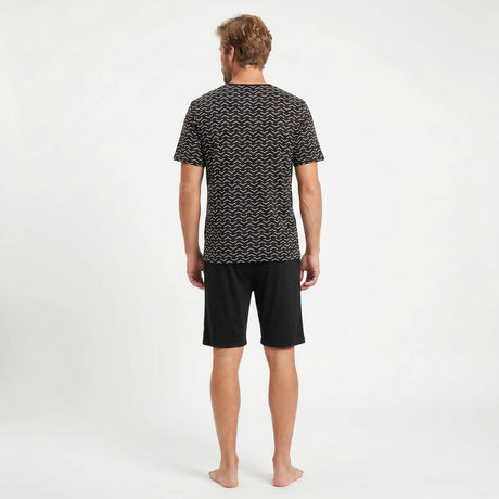 GIANVGLIA Herren Pyjama Shorty in Schwarz getragen von einem Model mit der Ansicht von Hinten
