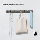 Umbra Hook 8 Flip Grau/Zinnfarben Anwendungsbeispiel mit Tasche, Schal und Leine