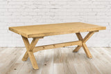 Einzigartiger Holztisch aus Kiefer - Handgefertigt und individuell