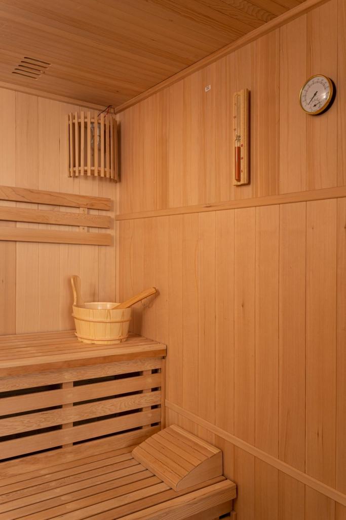 PureHaven Finnische Sauna 208x200x200 cm Harvia Saunaofen für 5 Personen Hemlockholz komplettes Zubehör Saunasteine Glastür Thermometer Beleuchtung