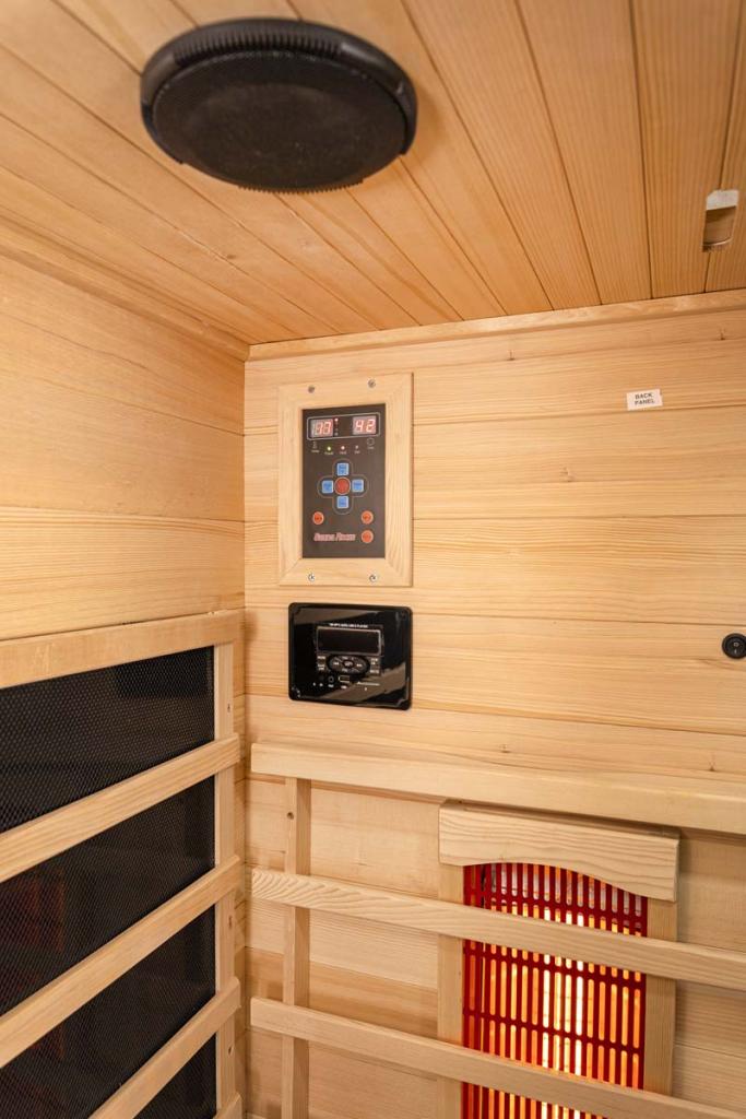 PureHaven Infrarotkabine 120x105x190 cm aus kanadischem Hemlock-Holz Bluetooth-Soundsystem Timer Lichttherapie in 4 Farben digitale Steuerung
