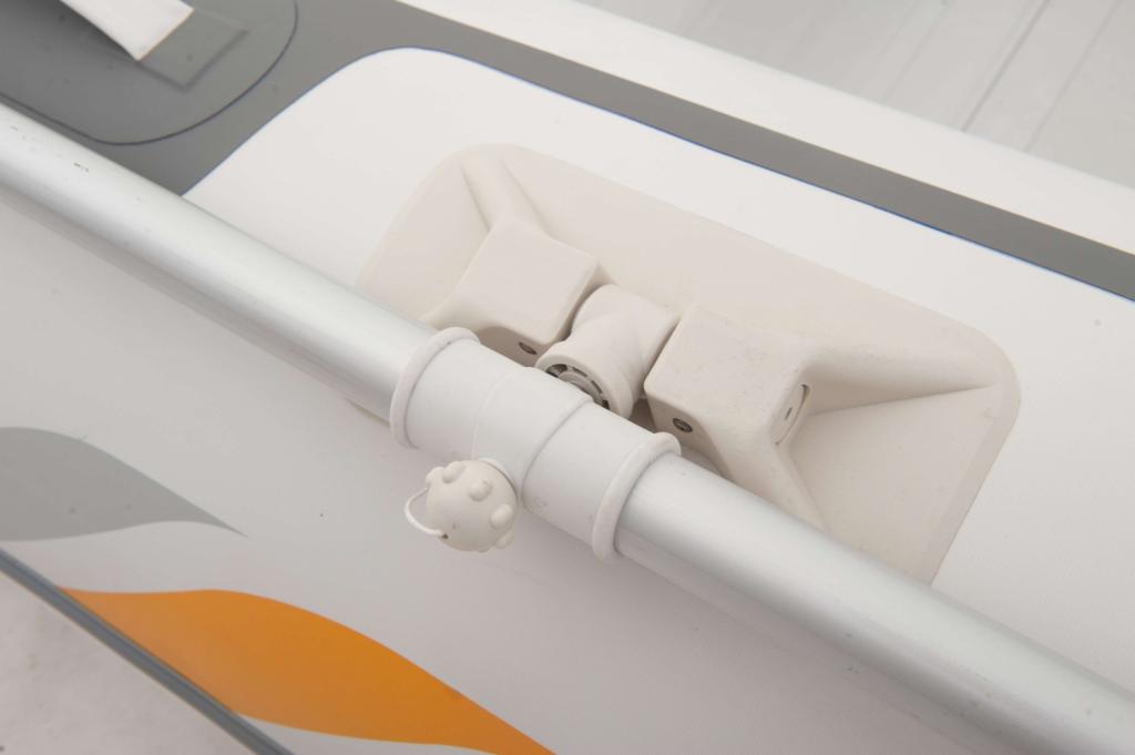 Aqua Marina Deluxe Schlauchboot 250x129 cm mit verstärktem Hochdruck-PVC-Gewebe Reparaturset Handpumpe Sitzbank Transporttasche Paddel Weiß