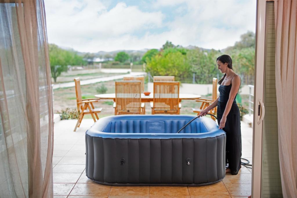 MSpa PureHaven aufblasbarer Whirlpool 158x158x68 cm für 4 Personen selbstreinigend inkl. Filterkatuschen und Abdeckung Leergewicht 24 kg