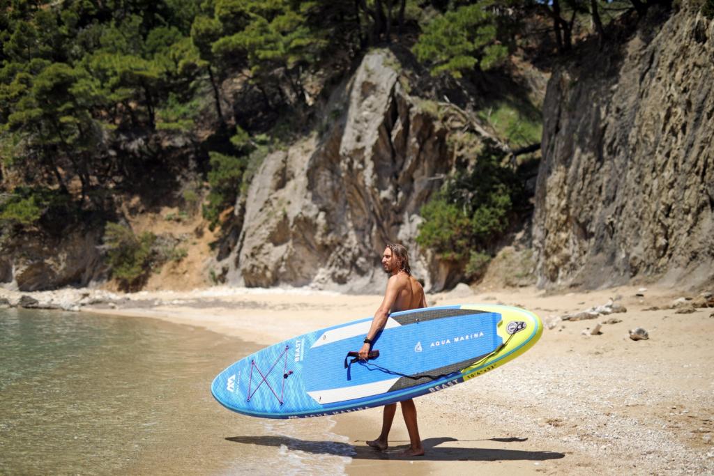 Aqua Marina SUP Board 320x81cm mit Reißverschlussrucksack Double Action-Pumpe LIQUID AIR V1 Paddel Einschub-Mittelfinne Sicherheitsleine Blau