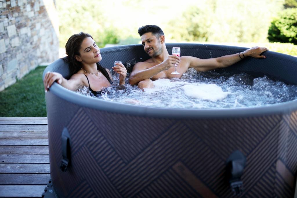 MSpa PureHaven aufblasbarer Whirlpool 173x173x70 cm für 6 Personen selbstreinigend inkl. Filterkatuschen und Abdeckung Leergewicht 38 kg