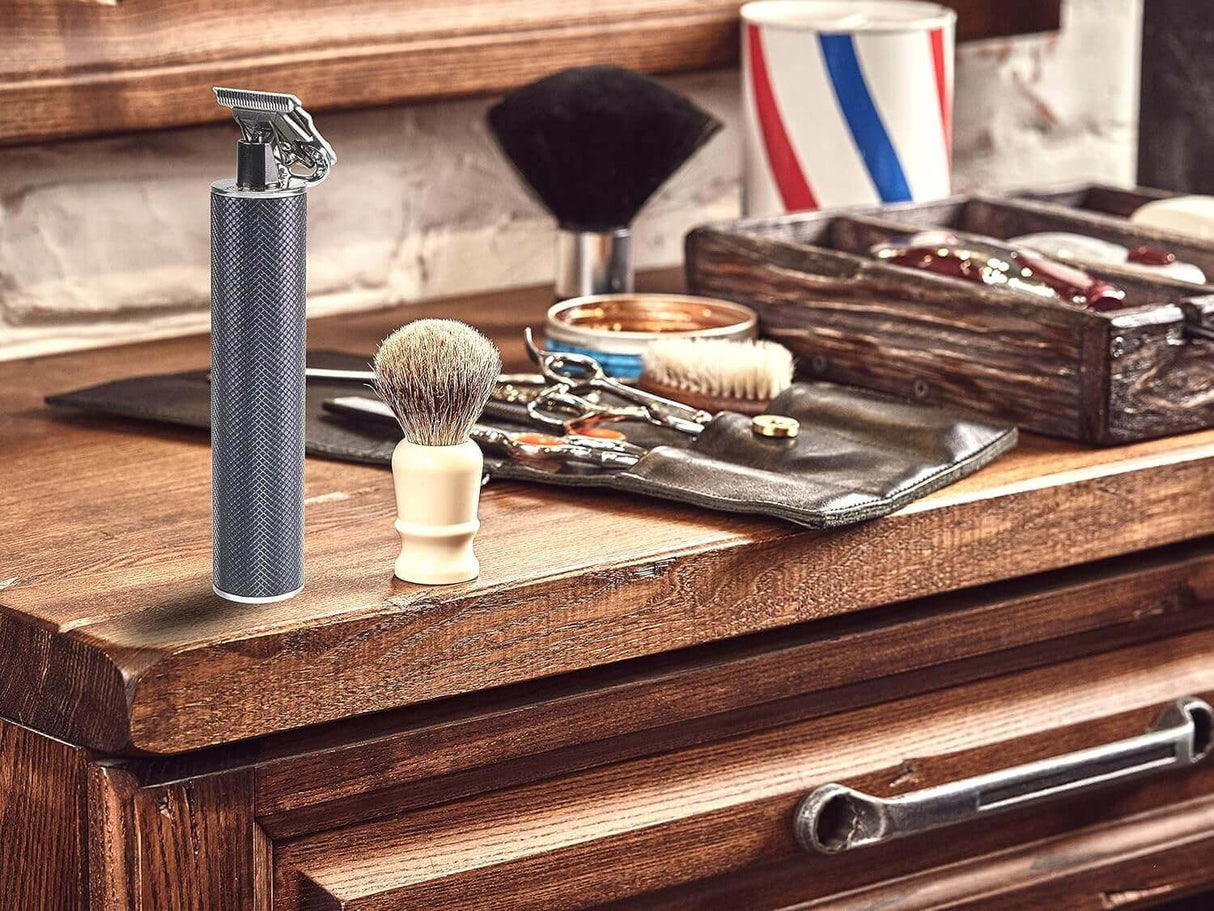 Beper P304CAP001 Präzisions-Haarschneider & Barttrimmer, wiederaufladbar, Edelstahl, Schwarz, IPX5, 4 Aufsteckkämme