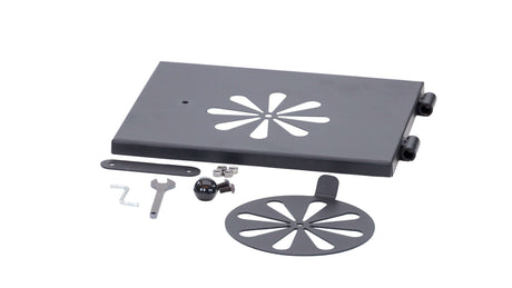 Einzelteile: Luftauslass an der Rückseite des Räucherofens DUO