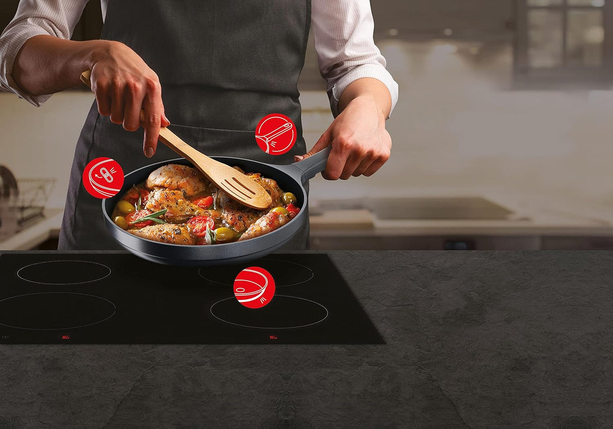 Tefal G61237 Schmorpfanne in Benutzung am Herd