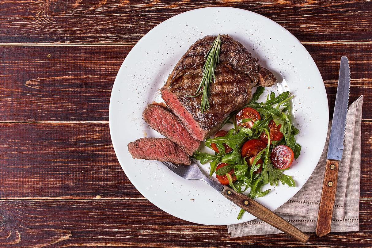 Steak mit Rucola als Beispiel für die Anwendung der Tefal G61237 Schmorpfanne