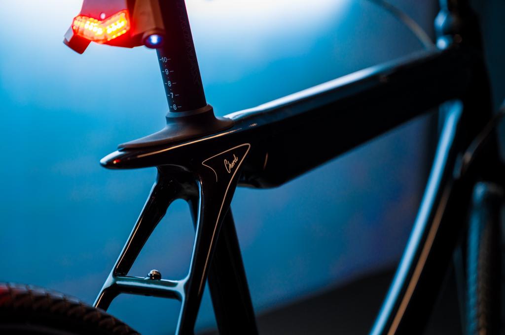 Nachtbeleuchtung des Urtopia Chord White Smartes E-Bikes