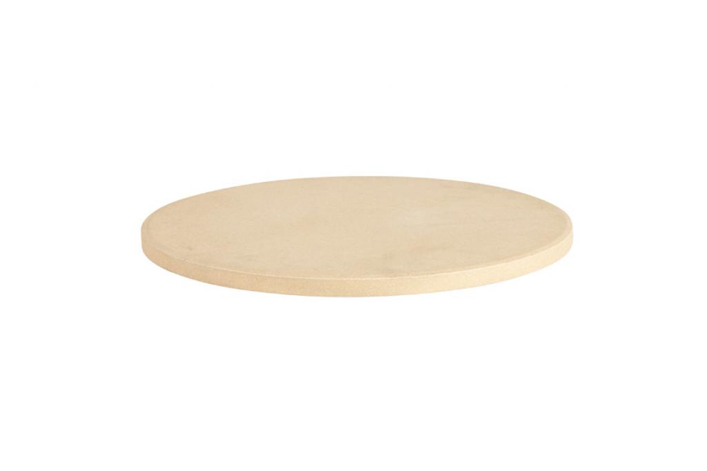 Der Pizzastein hat einen Durchmesser von 33 cm und sorgt für eine knusprige Kruste.